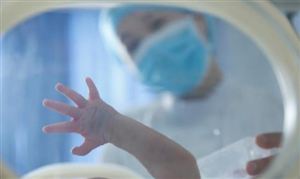 擬明確實(shí)施三孩生育政策及配套措施 “三孩”政策實(shí)施嬰幼兒奶粉市場(chǎng)迎巨大商機(jī)
