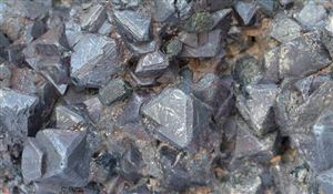 鐵礦石價(jià)格一月大跌超30% 2021國(guó)內(nèi)主要鋼材品種期現(xiàn)價(jià)格行情