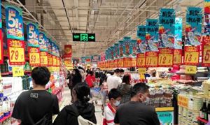 春節(jié)假期全國服務(wù)消費(fèi) 相關(guān)行業(yè)日均銷售收入 同比增長52.3% 服務(wù)經(jīng)濟(jì)市場現(xiàn)狀及前景分析報告
